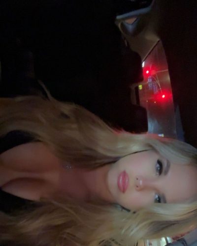 Ellie Blue looks stunning in stylish look