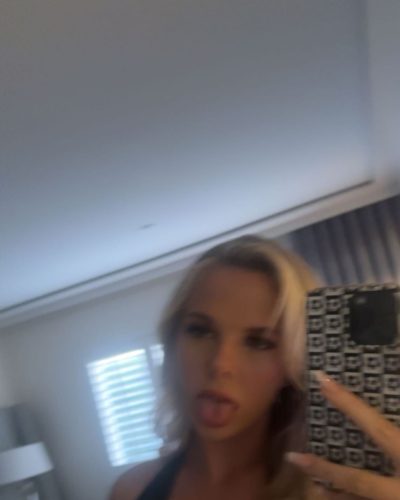 Ellie Blue stuns in stylish look at Instagram post 2026