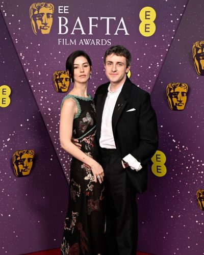 Gracie Abrams showcases stylish look