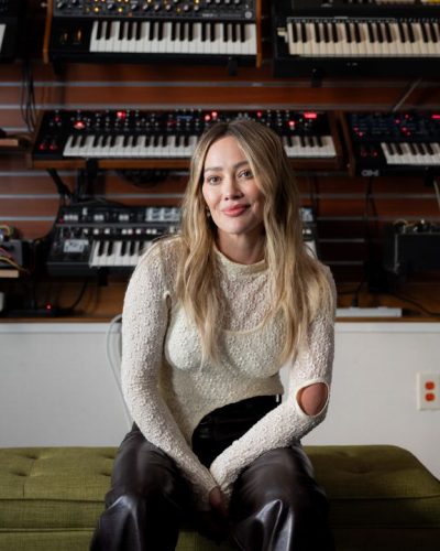 Hilary Duff stuns in stylish look at appearance 2026