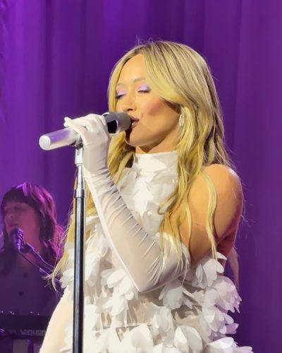 Hilary Duff stuns in stylish look at appearance 2026