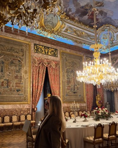 Ilona Arsentieva looks stunning in stylish look