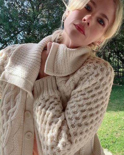 January Jones looks stunning in stylish look