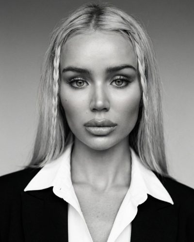 Julia Cavanagh turns heads in blazer