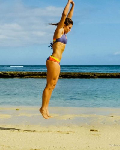 Julia Mansuco wearing stylish look at appearance 2014