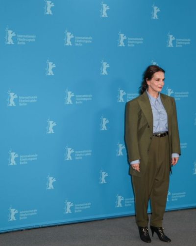 Juliette Binoche looks stunning in stylish look