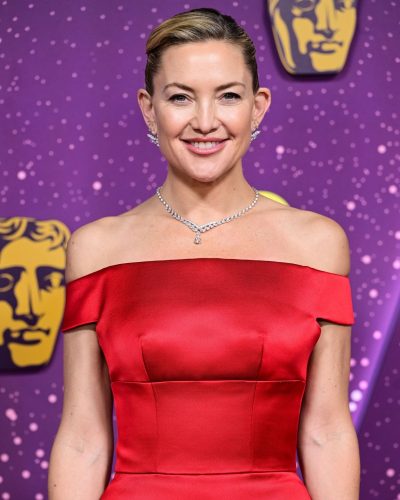 Kate Hudson stuns in stylish look at awards 2026