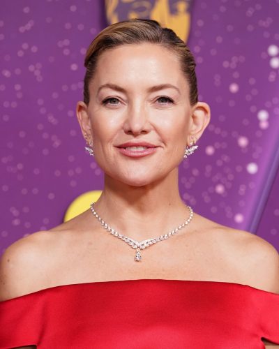 Kate Hudson turns heads in stylish look