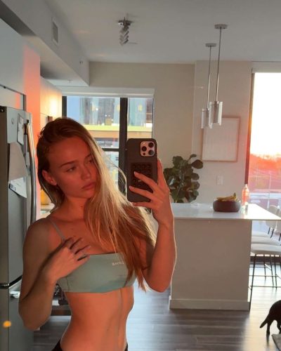 Kyla Dodds looks stunning in stylish look