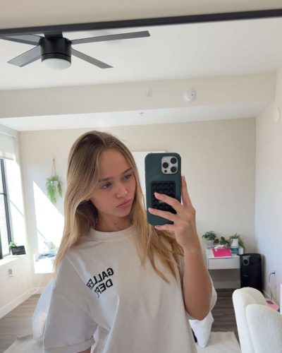 Kyla Dodds looks stunning in stylish look