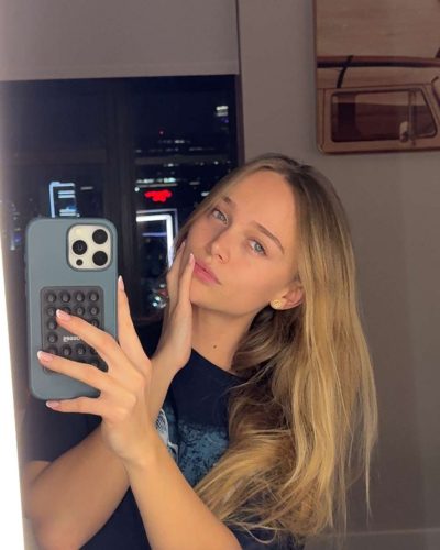 Kyla Dodds showcases stylish look