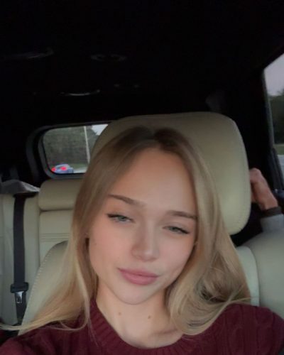 Kyla Dodds looks stunning in jacket