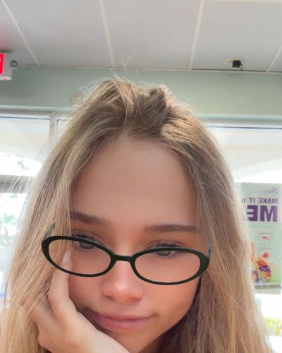 Kyla Dodds looks stunning in stylish look