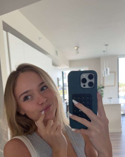 Kyla Dodds showcases stylish look