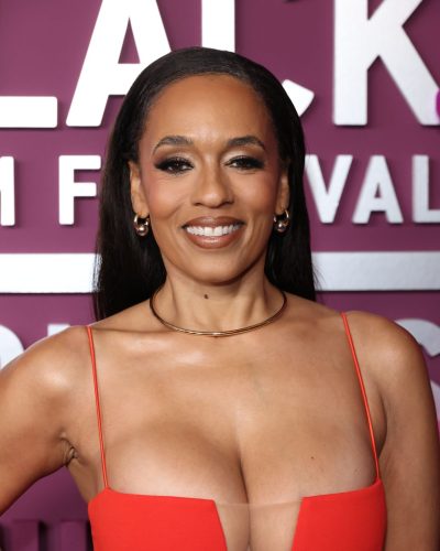 Melyssa Ford showcases stylish look