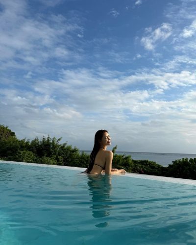 Mika Takeuchi showcases stylish look