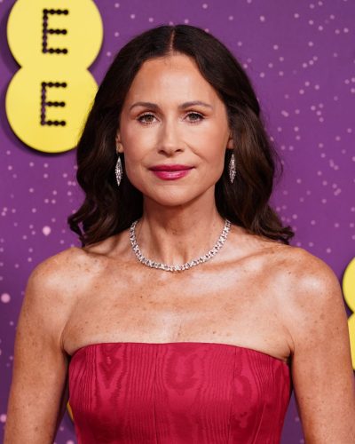 Minnie Driver looks stunning in stylish look