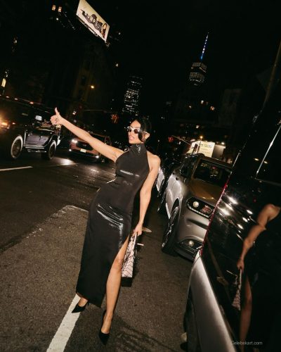 Nazanin Mandi looks stunning in stylish look