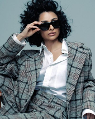 Nazanin Mandi looks stunning in stylish look