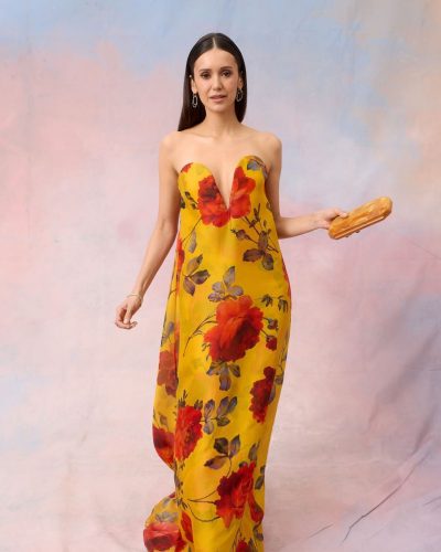 Nina Dobrev looks stunning in stylish look