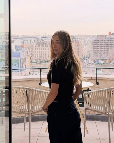 Penny Lane stuns in stylish look at Instagram post 2026