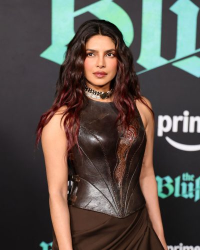 Priyanka Chopra looks stunning in stylish look