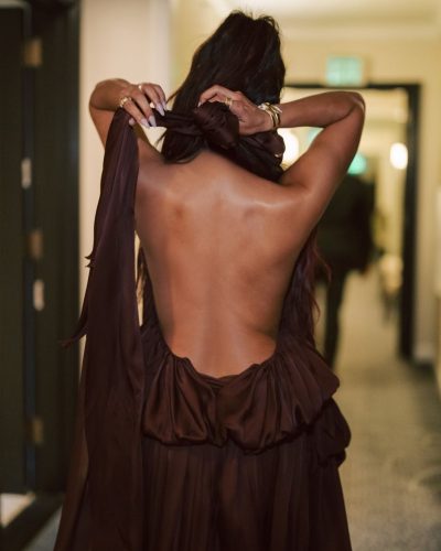 Priyanka Chopra looks stunning in stylish look