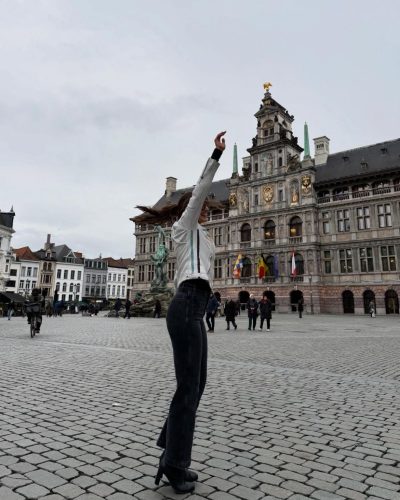 Rachel Pizzolato showcases stylish look