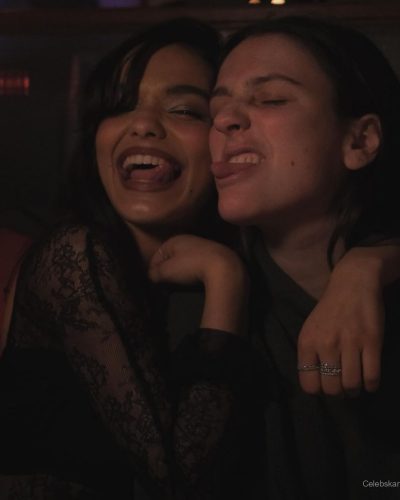 Rachel Zegler showcases stylish look