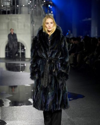 Rosie Huntington-Whiteley showcases stylish look