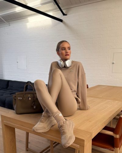 Rosie Huntington-Whiteley showcases stylish look