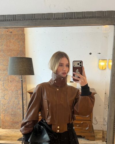 Rosie Huntington-Whiteley turns heads in stylish look