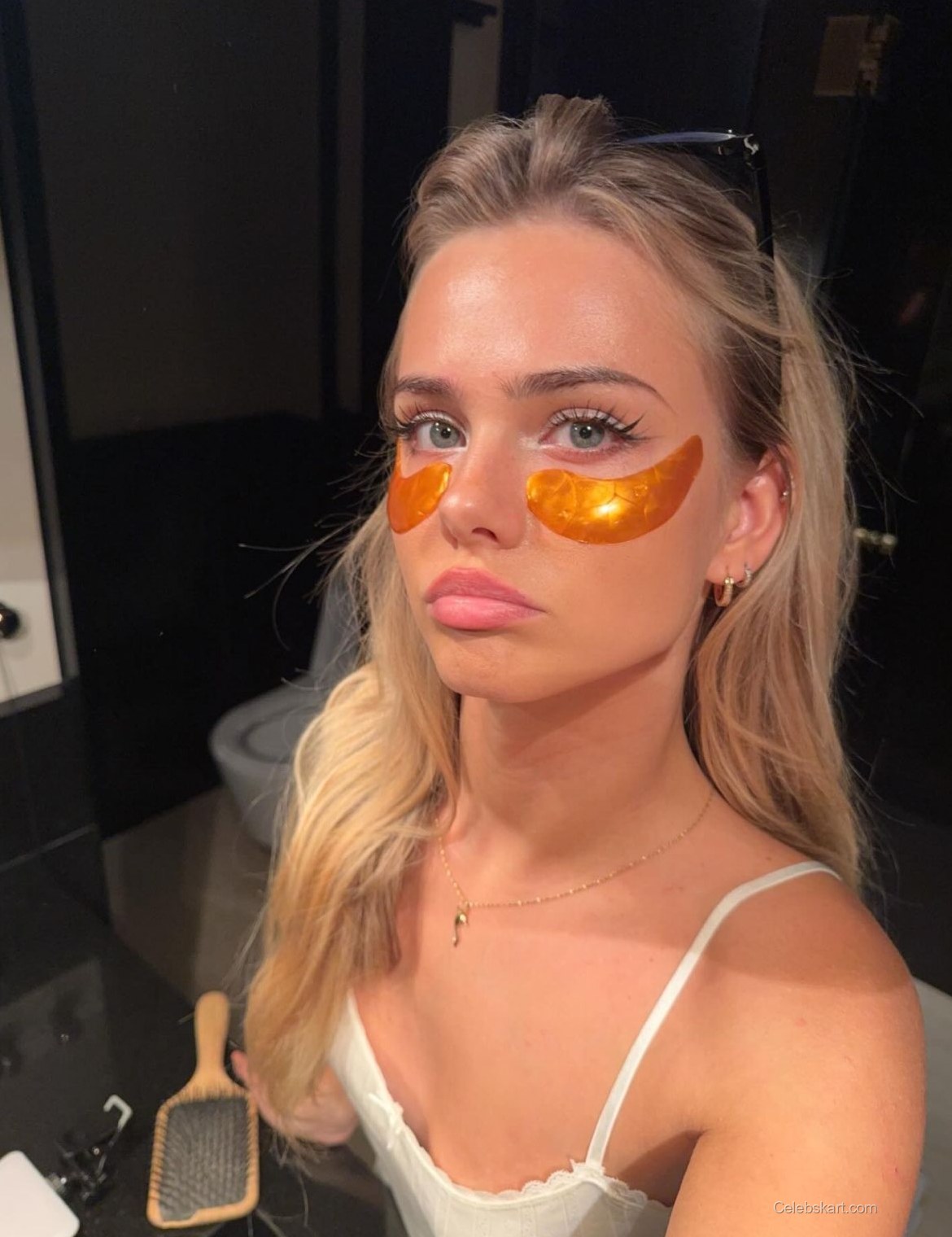 Sara Crumbleleg Instagram Photos, February 2026 1