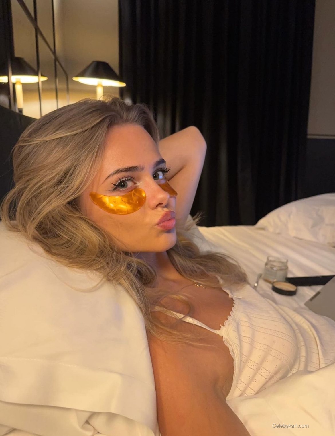 Sara Crumbleleg Instagram Photos, February 2026 3