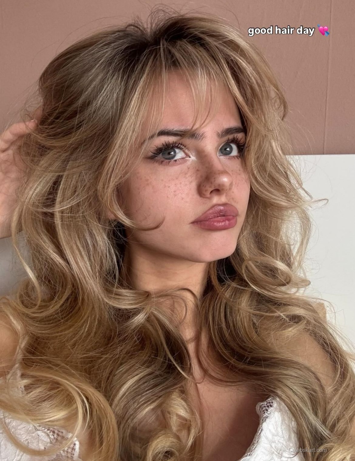 Sara Crumbleleg Instagram Photos, February 2026 5