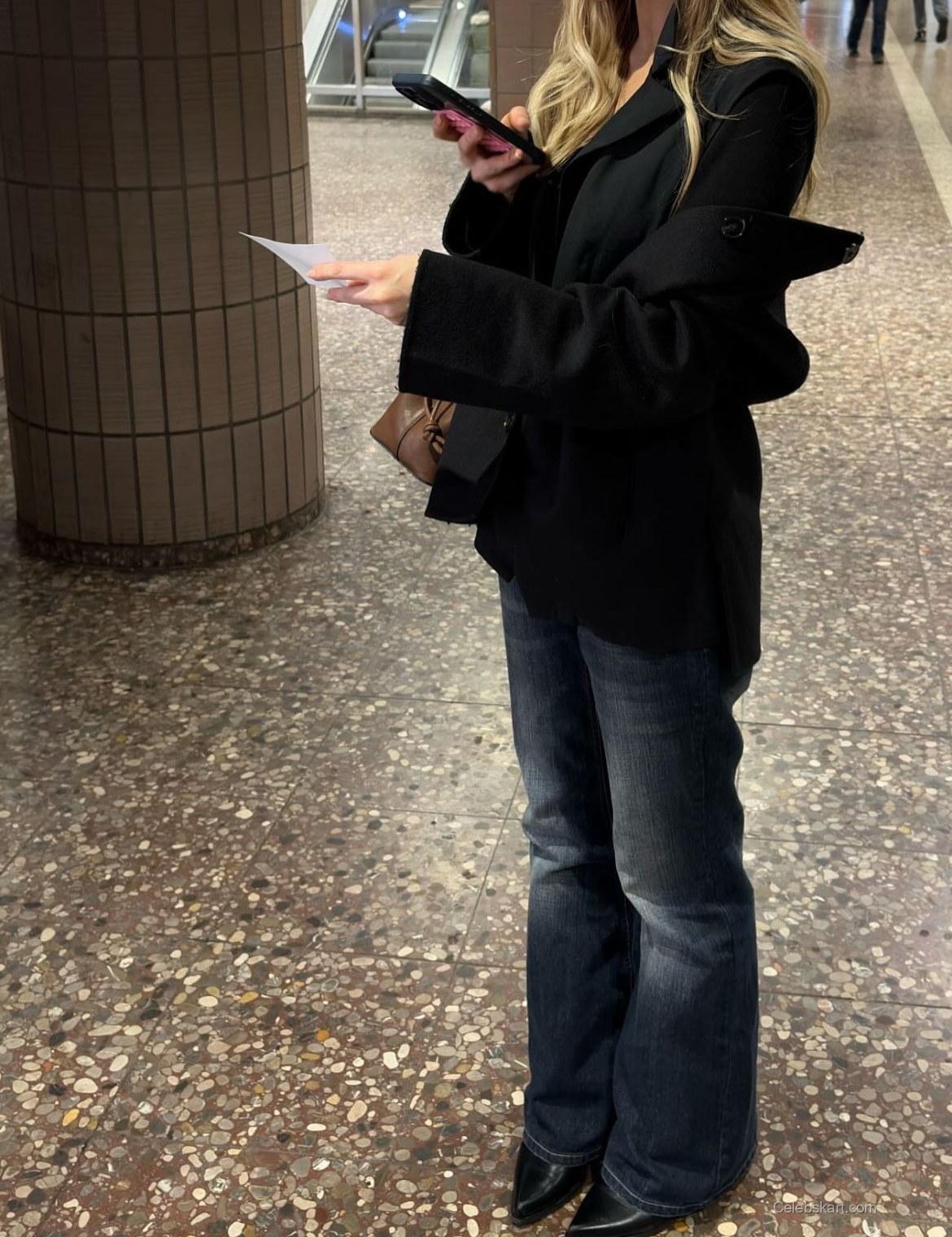 Sara Crumbleleg Instagram Photos February 2026 2