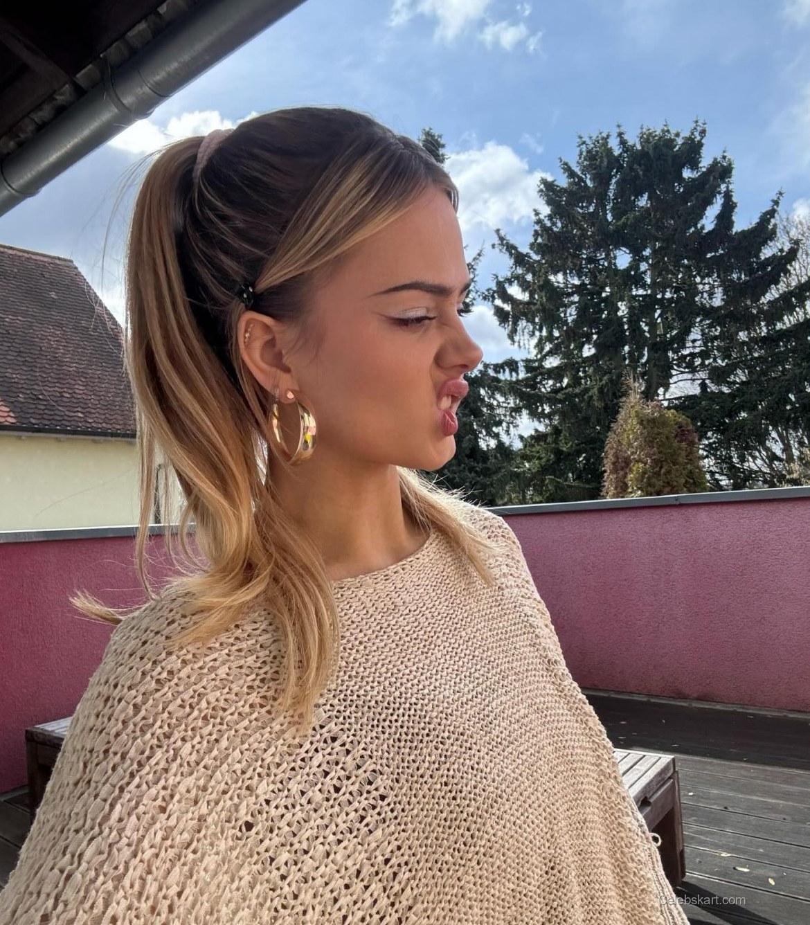 Sara Crumbleleg Instagram Photos February 2026 4