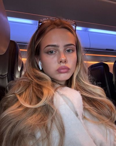 Sara Crumbleleg showcases stylish look