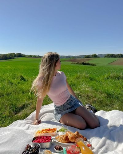 Sara Crumbleleg wearing stylish look at Instagram post 2026