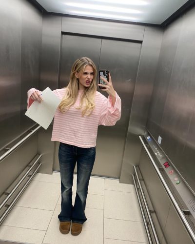 Sara Crumbleleg stuns in stylish look at Instagram post 2026