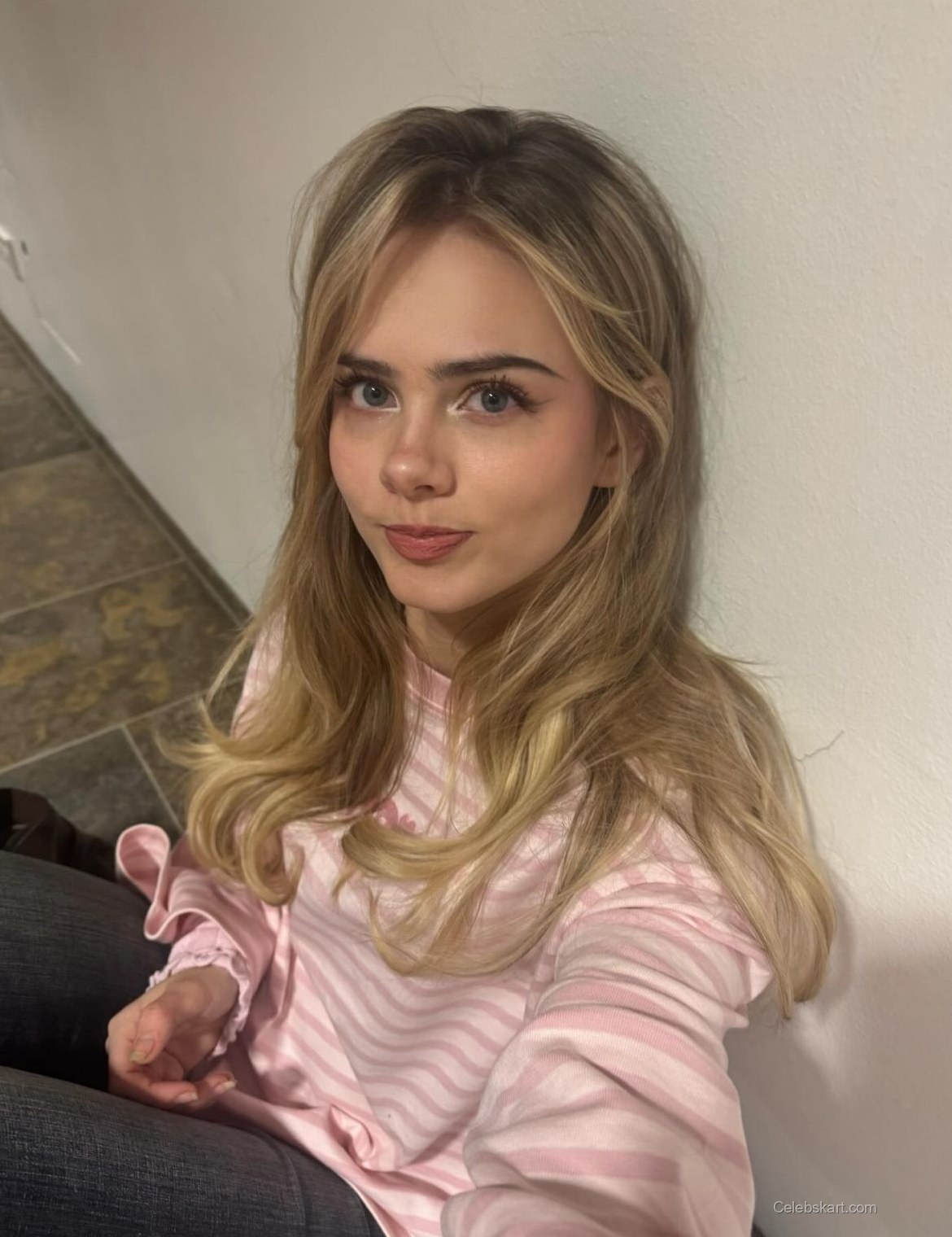 Sara Crumbleleg Instagram Photos February 2026 3