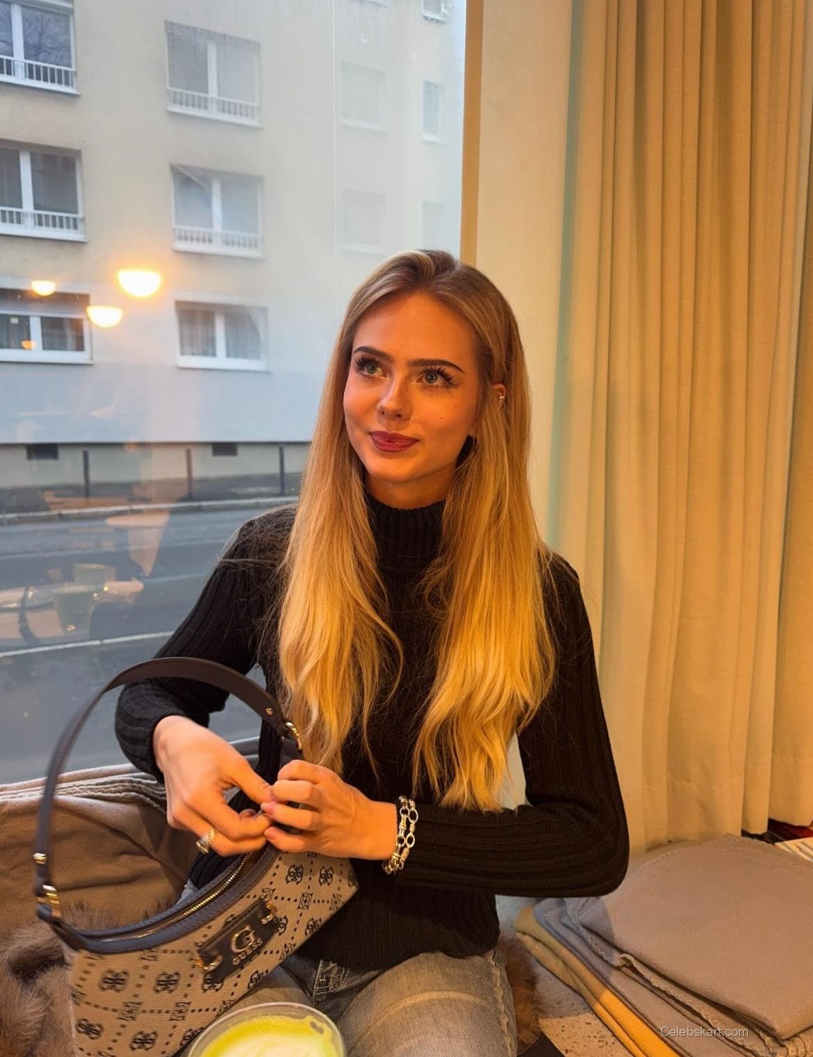 Sara Crumbleleg Instagram Photos, January 2026 5