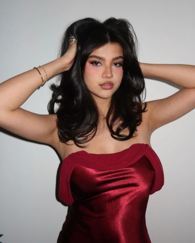 Sara Echeagaray turns heads in stylish look