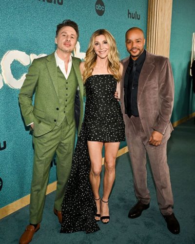 Sarah Chalke stuns in stylish look at premiere 2026