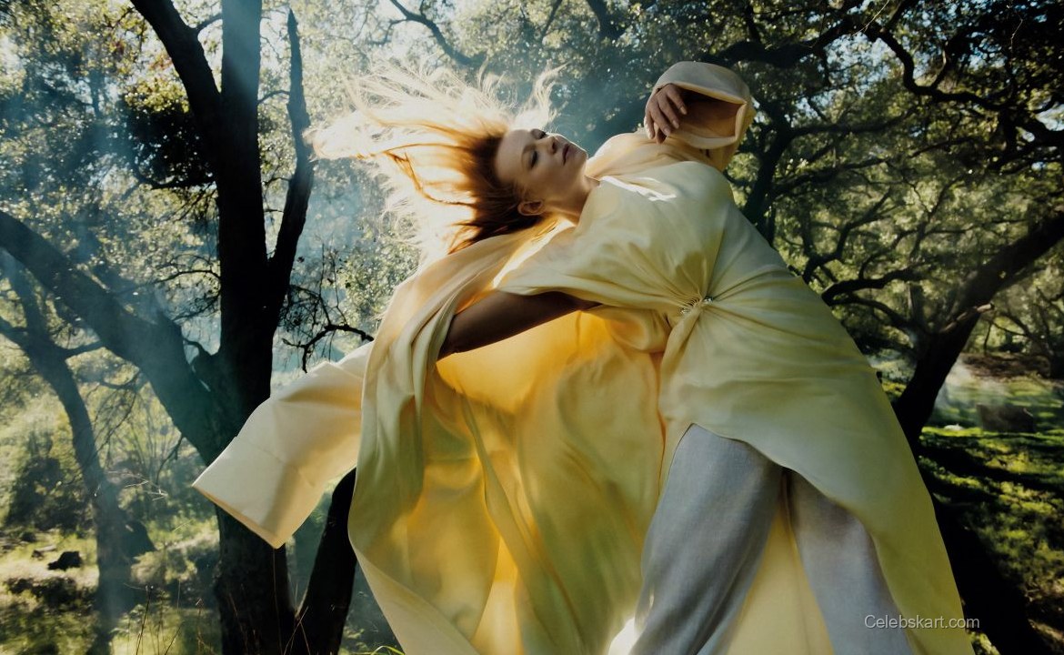 Sarah Snook Vogue China Feature, February 2026 12