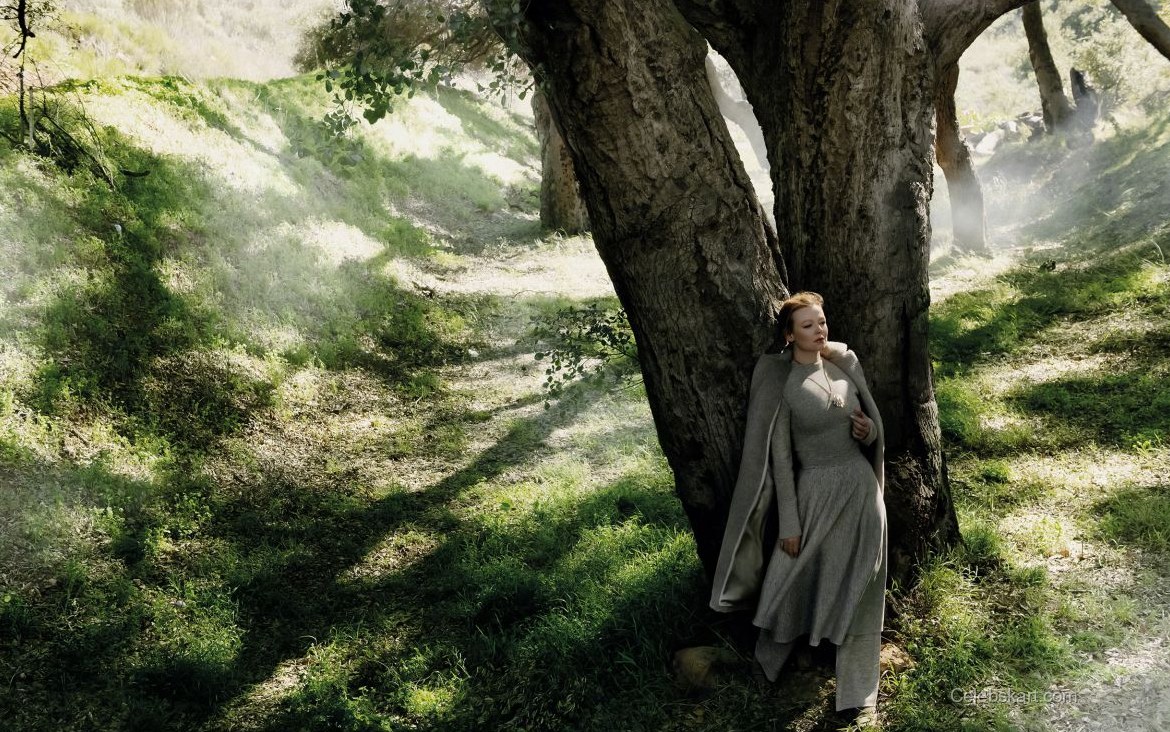 Sarah Snook Vogue China Feature, February 2026 7