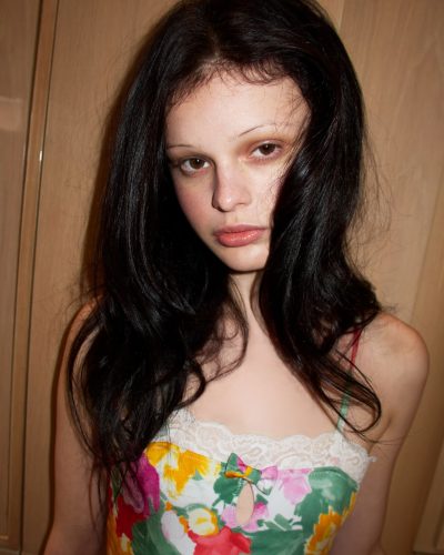 Scarlett White stuns in white jacket at appearance 2026