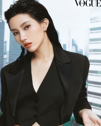 Soyeon For looks stunning in stylish look