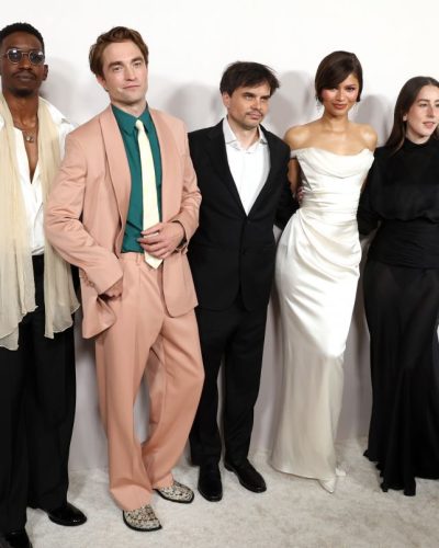 Alana Haim stuns in stylish look at premiere 2026