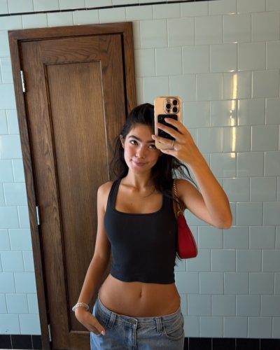 Alana Kern looks stunning in stylish look